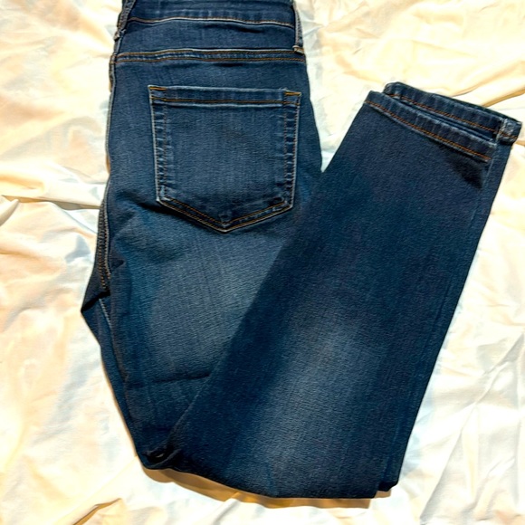 Slim fitting capri - Picture 1 of 6